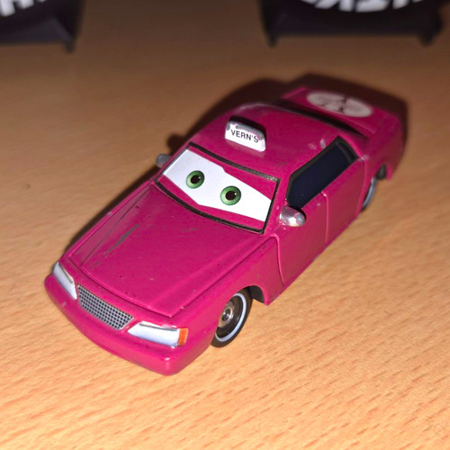 Disney cars pixar verns - cars, taxi